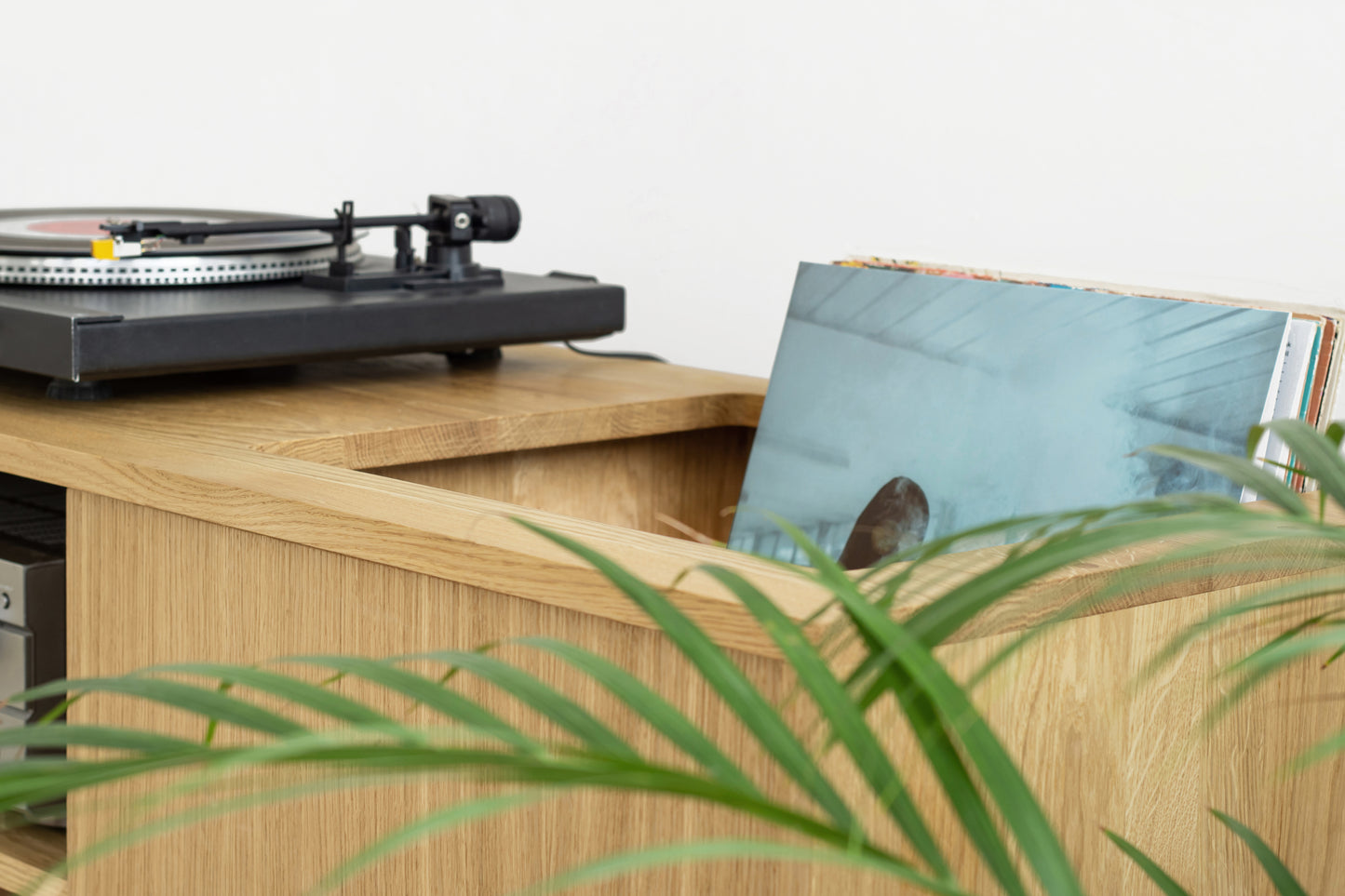 Vinyl storage and turntable stand Model_No.07