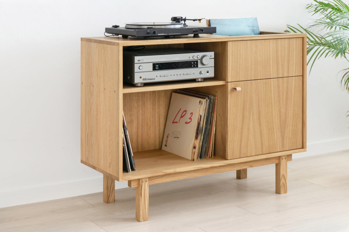Vinyl storage and turntable stand Model_No.07