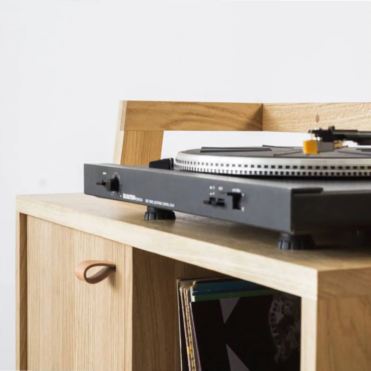Record cabinet or open audio rack — which do you need?