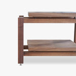Kunsst hifi rack holz für Plattenspieler und Hi-Fi-Verstärker von Kunsst mit zwei Anti-Vibrations-Plattformen auf weißem Hintergrund